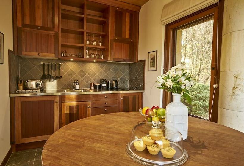 سوئیت پریمیوم, Cabot Lodge