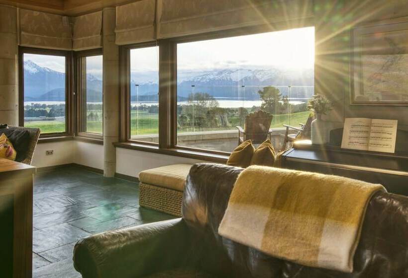 سوئیت پریمیوم, Cabot Lodge