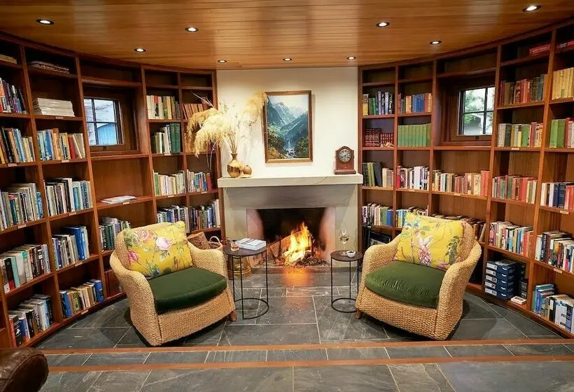 سوئیت پریمیوم, Cabot Lodge