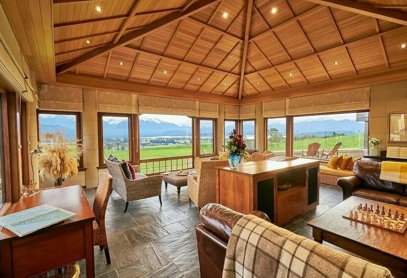 سوئیت پریمیوم, Cabot Lodge