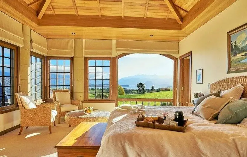 سوئیت پریمیوم, Cabot Lodge