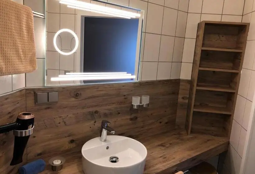 Quarto Triplo Standard com Balcão, Gästehaus Weber
