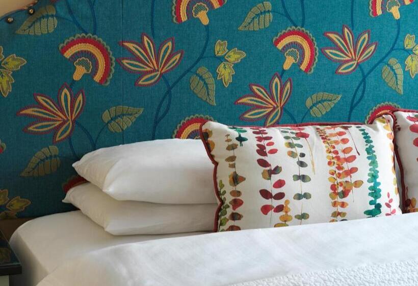 غرفة قياسية, Hayes