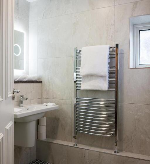 غرفة قياسية, Hayes