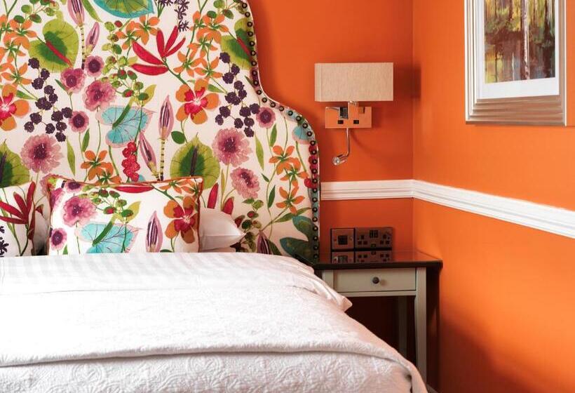 غرفة ديلوكس, Hayes