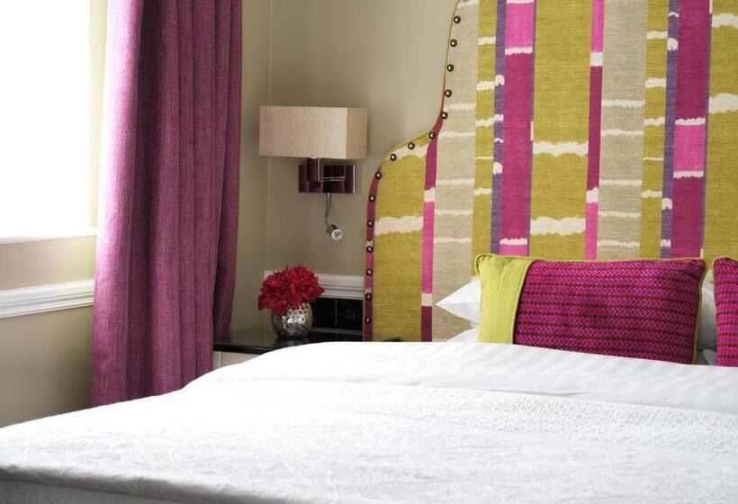 غرفة ديلوكس, Hayes