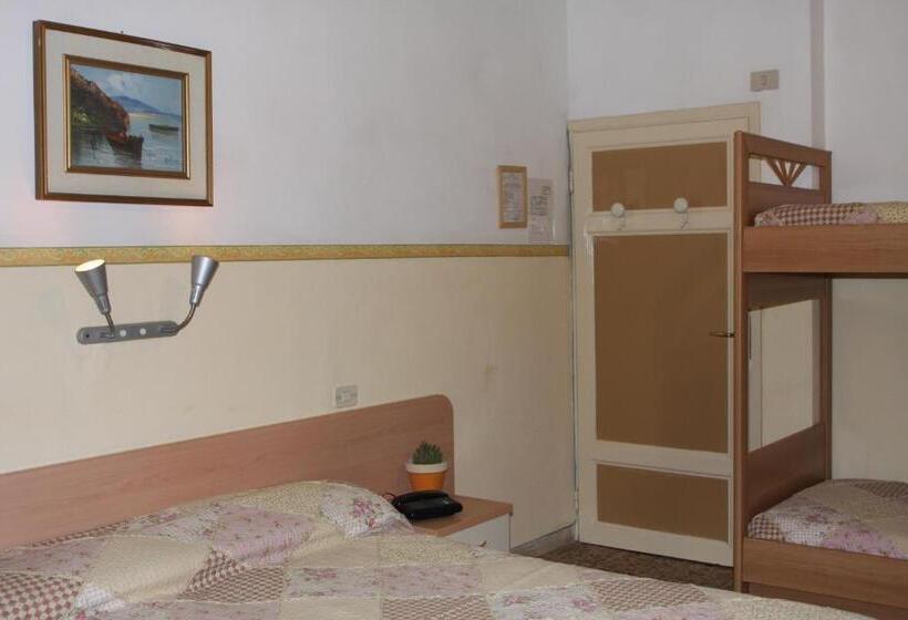 חדר סטנדרט לשלושה, Ornella