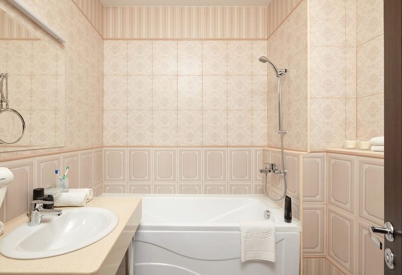 スタンダードルーム, Kapitolinn