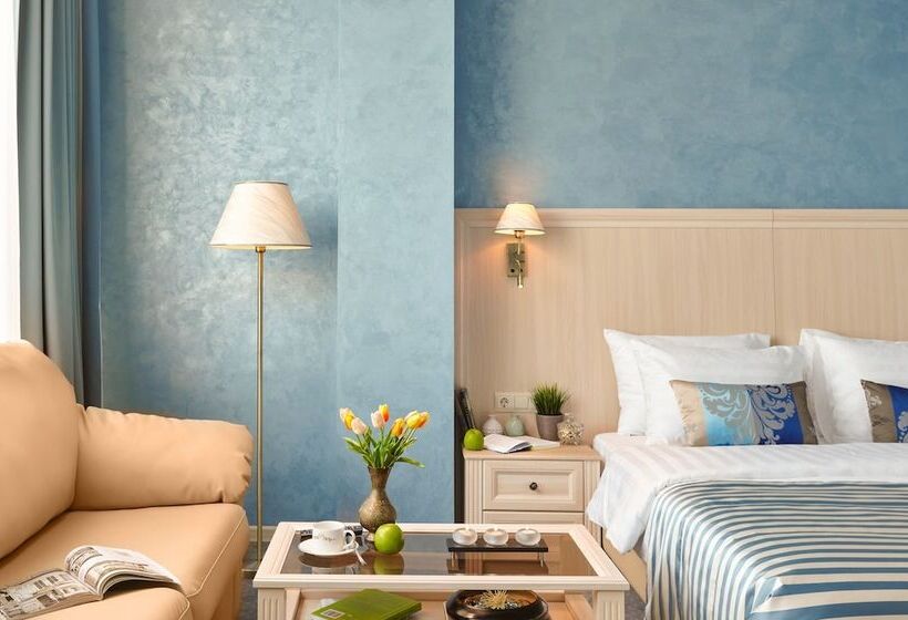 スタンダードルーム, Kapitolinn