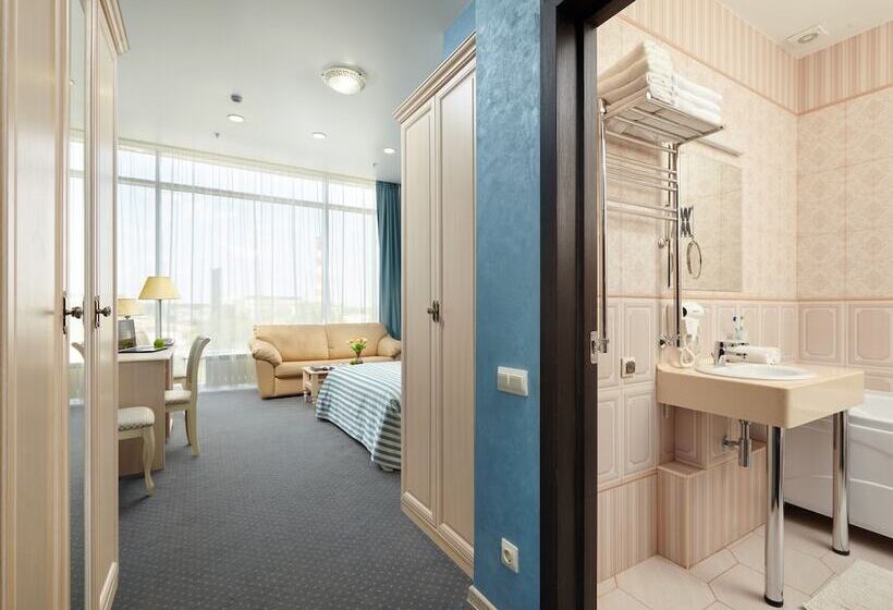 スタンダードルーム, Kapitolinn