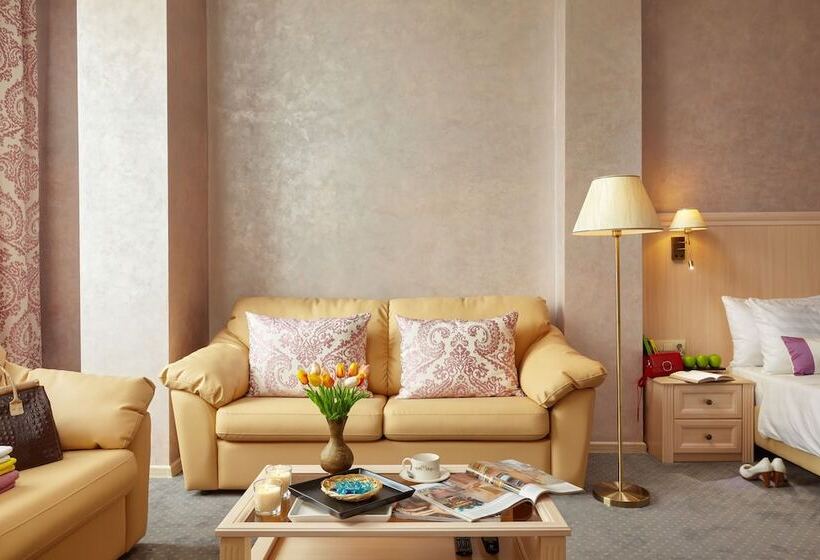 スーペリアールーム, Kapitolinn