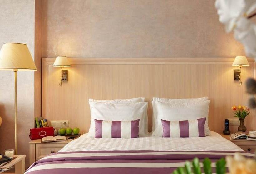 スーペリアールーム, Kapitolinn