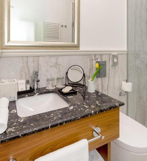 جناح سوبيريور, Le Premier