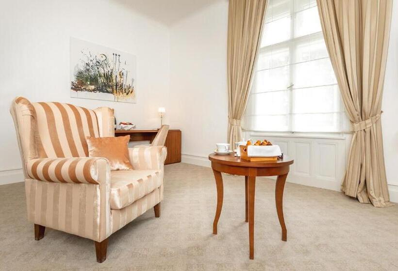 جناح ديلوكس, Le Premier