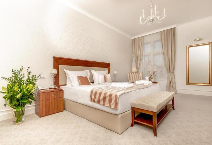 غرفة ديلوكس, Le Premier