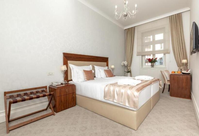 غرفة قياسية, Le Premier