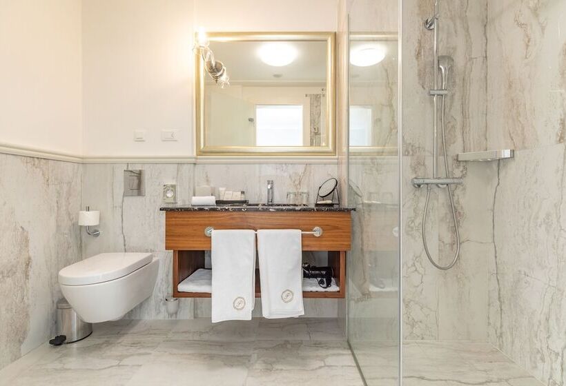 غرفة سوبيريور, Le Premier