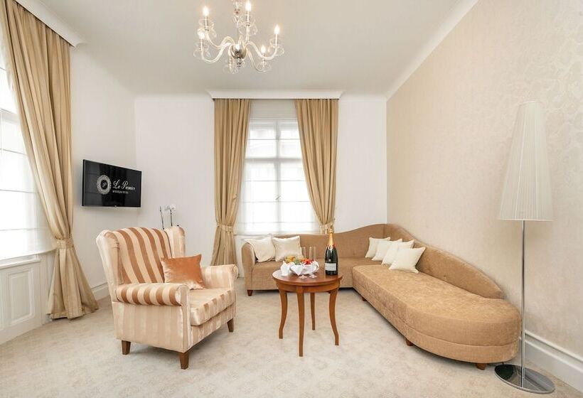 جناح ديلوكس, Le Premier