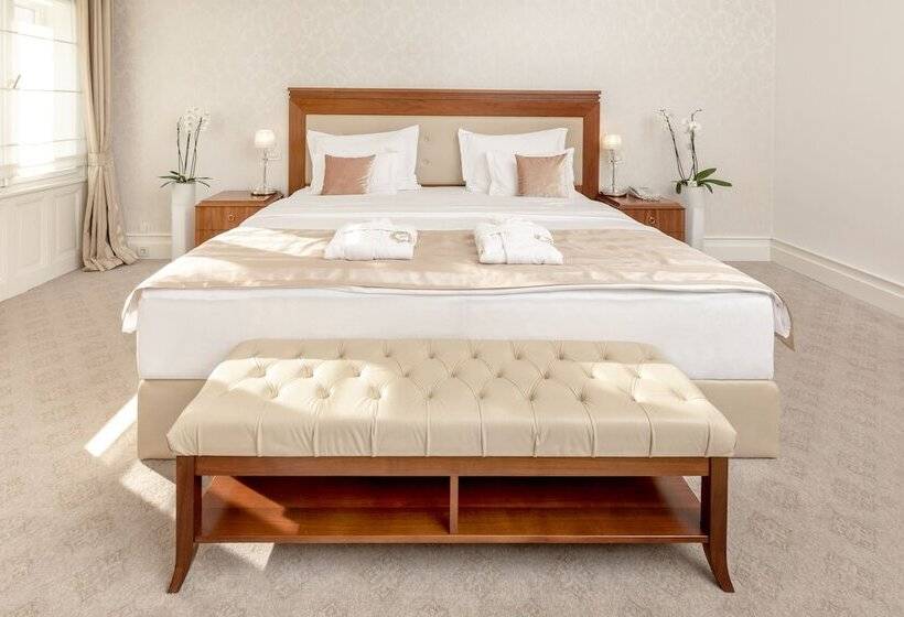 جناح ديلوكس, Le Premier