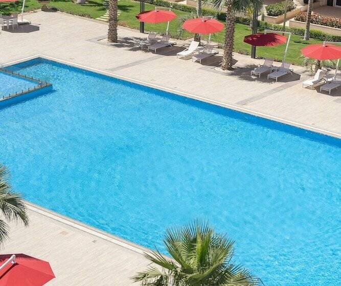 اتاق لوکس با چشمانداز استخر, The St Regis New Capital Cairo