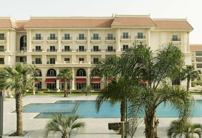اتاق لوکس با چشمانداز استخر, The St Regis New Capital Cairo