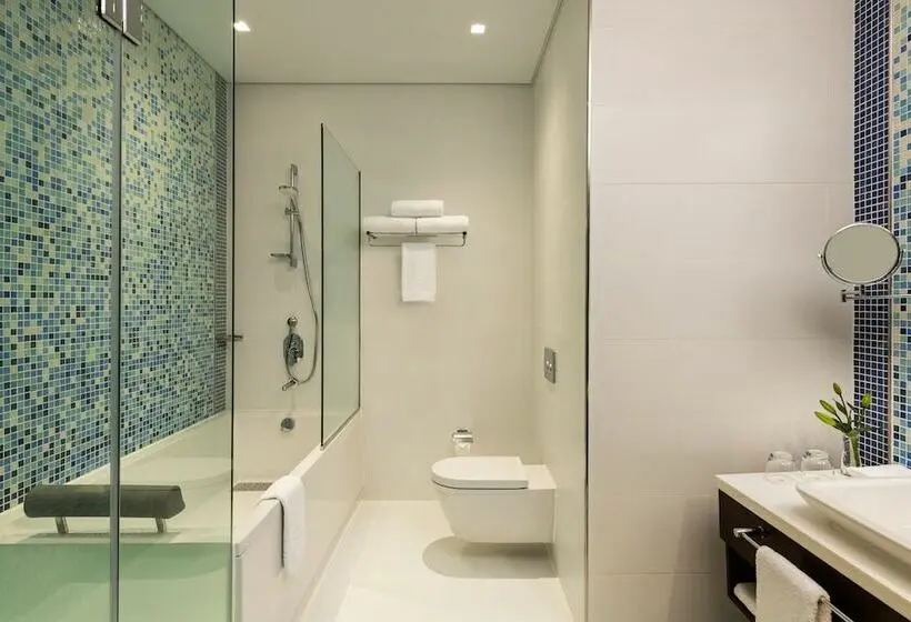 اتاق لوکس با چشم‌انداز استخر, The St Regis New Capital Cairo