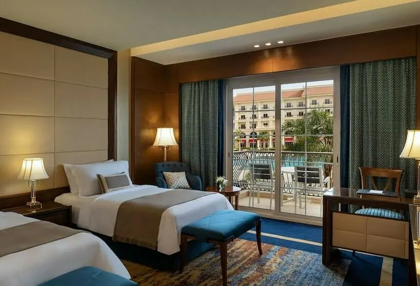 اتاق لوکس با چشم‌انداز استخر, The St Regis New Capital Cairo