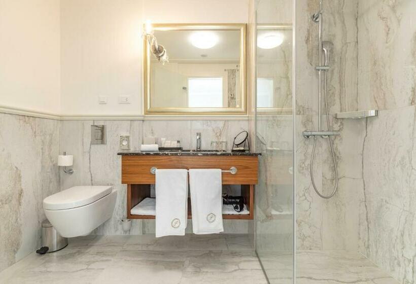 スーペリアールーム, Le Premier