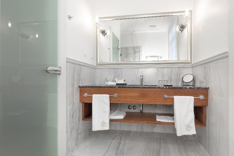 غرفة قياسية, Le Premier