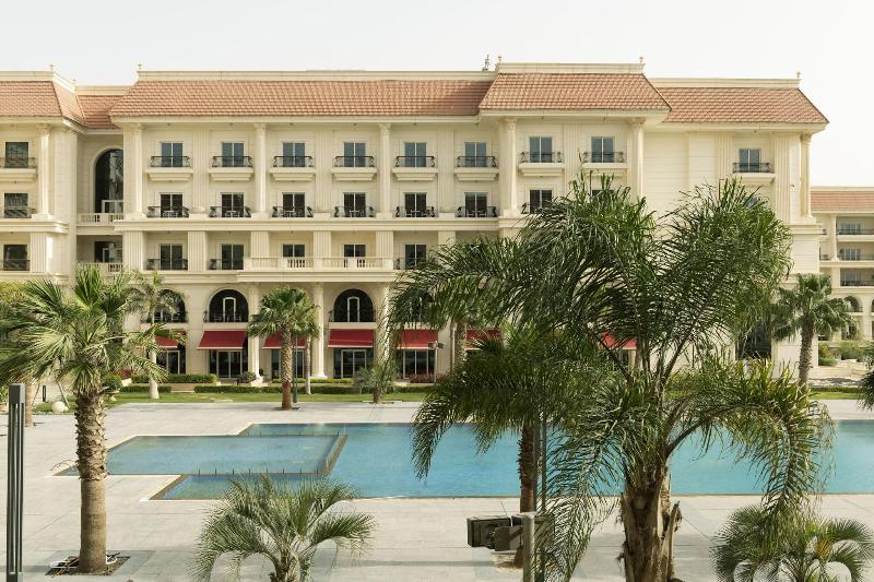 اتاق لوکس با چشمانداز استخر, The St Regis New Capital Cairo