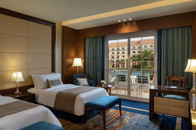 اتاق لوکس با چشم‌انداز استخر, The St Regis New Capital Cairo