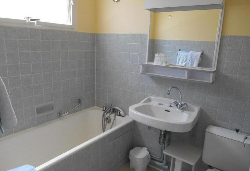 غرفة قياسية مطلة على المدينة, A L'abri Des Vents