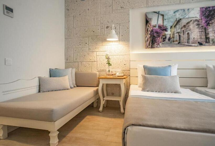 اتاق استاندارد سه تخته با بالکن, Mark Warner Phokaia Beach Resort