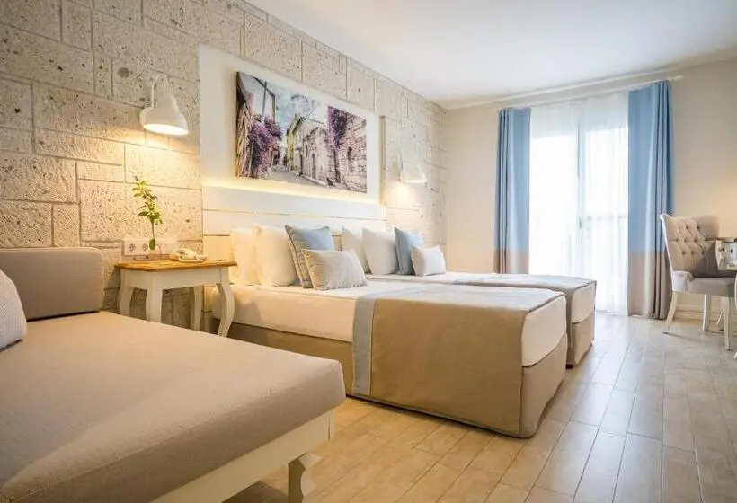 اتاق استاندارد سه تخته با بالکن, Mark Warner Phokaia Beach Resort
