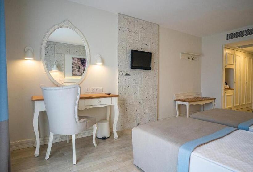 Трехместный Номер Стандарт с Балконом, Mark Warner Phokaia Beach Resort