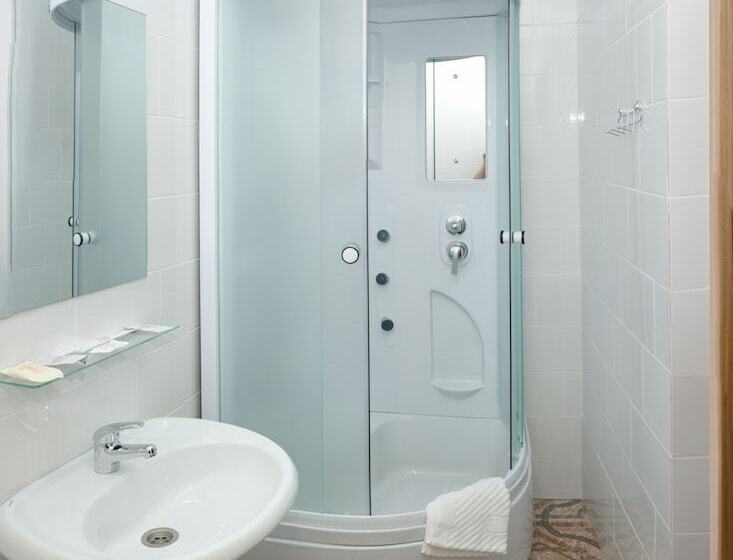 이코노미 싱글 룸, Troya