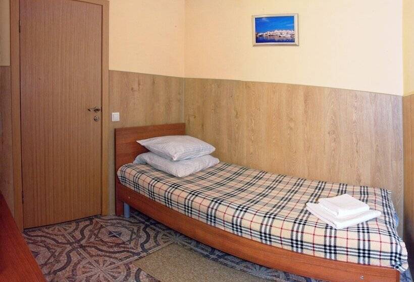 이코노미 싱글 룸, Troya