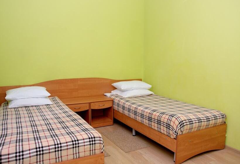 이코노미 룸, Troya