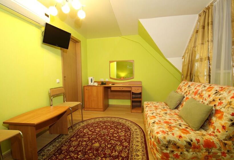 주니어 스위트, Troya