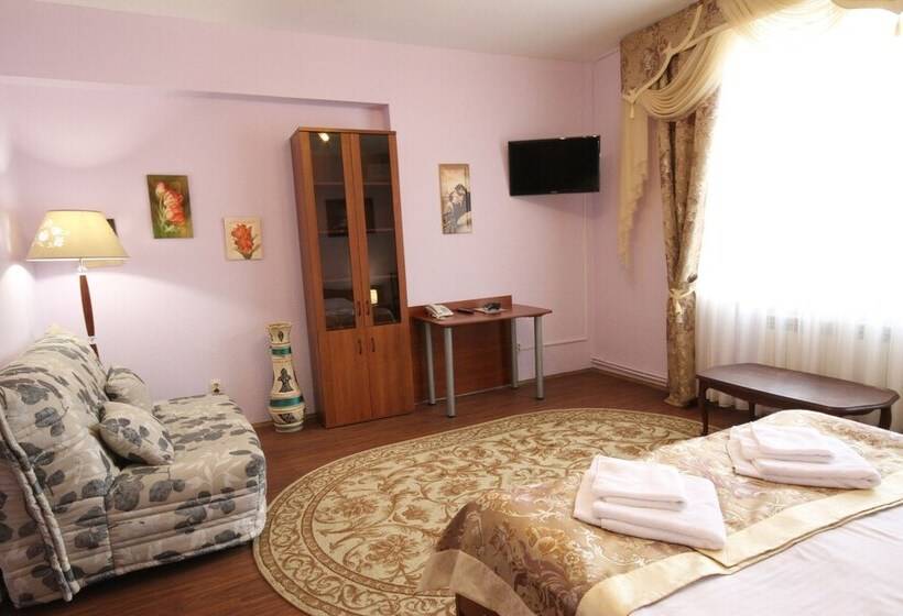 주니어 스위트, Troya