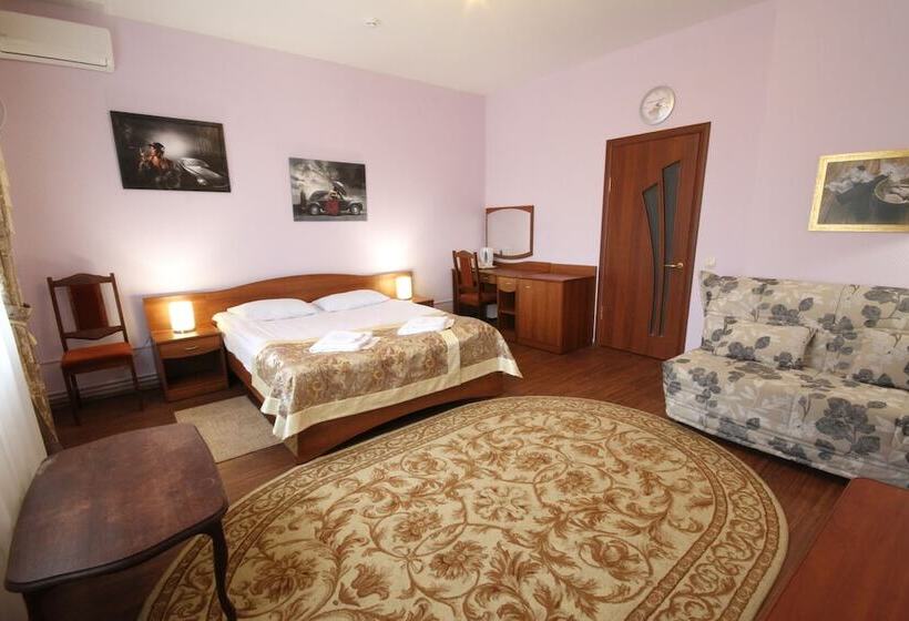 주니어 스위트, Troya