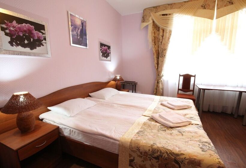 주니어 스위트, Troya