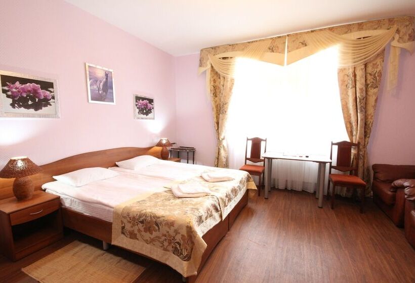 주니어 스위트, Troya