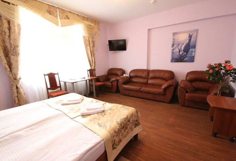 주니어 스위트, Troya