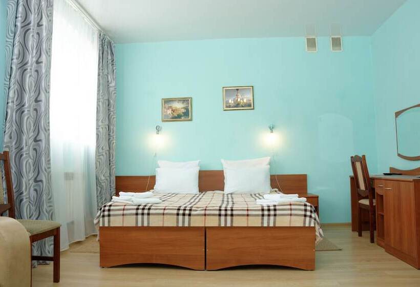 주니어 스위트, Troya