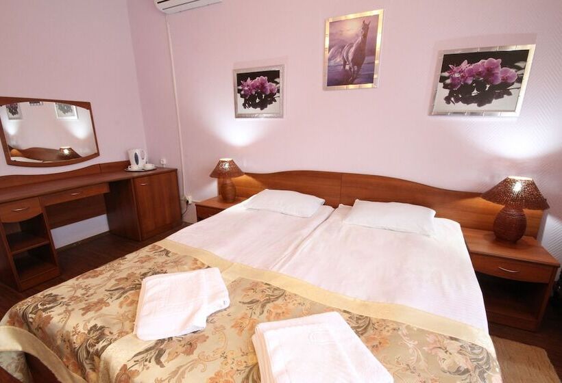 주니어 스위트, Troya