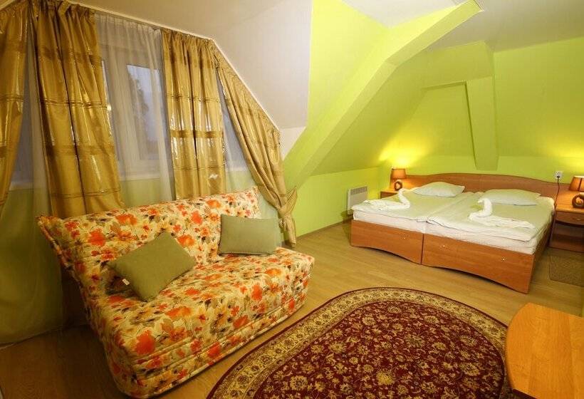 주니어 스위트, Troya