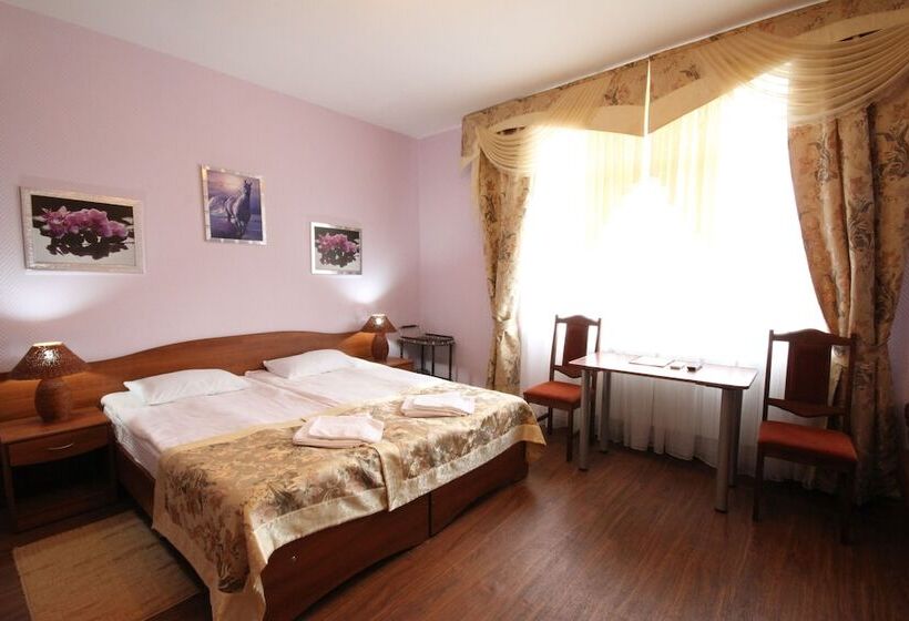 주니어 스위트, Troya