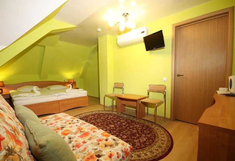 주니어 스위트, Troya