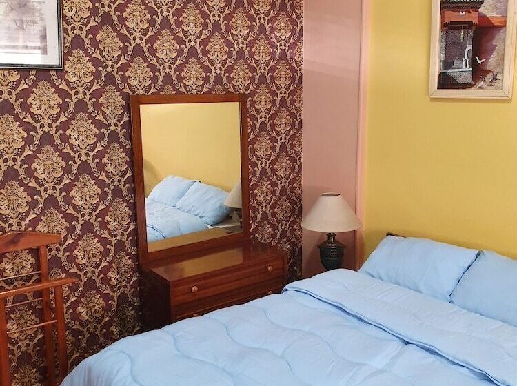 اتاق سوپریور, Ambassy